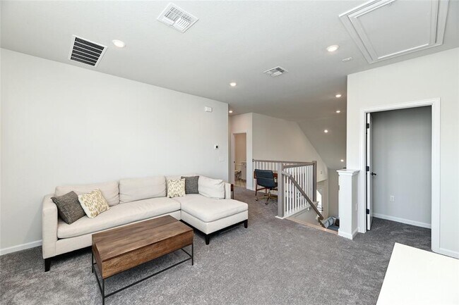 Building Photo - 5820 Harper Park Dr