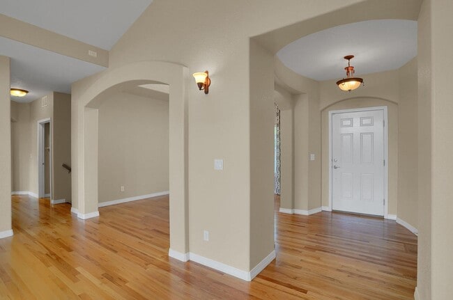 Building Photo - Beautiful Ranch Style Home in District 20-...