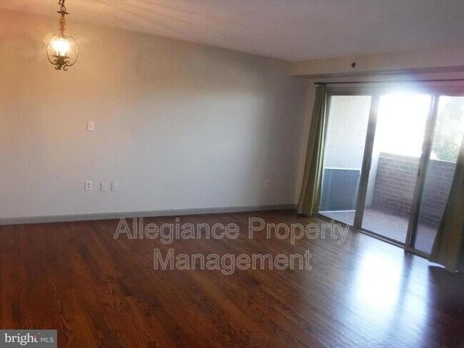 Building Photo - 545 E Braddock Rd