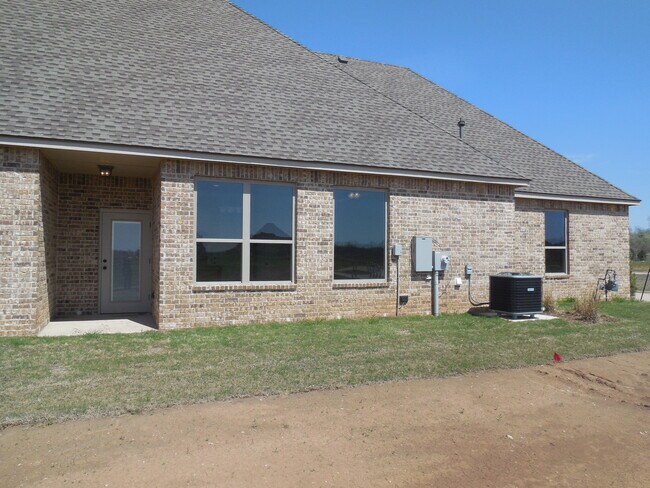 Building Photo - Fully Furnished TWO BEDROOM/ TWO BATHROOM WITH STUDY-