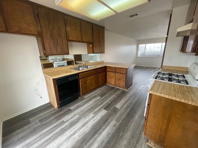 Building Photo - 3711