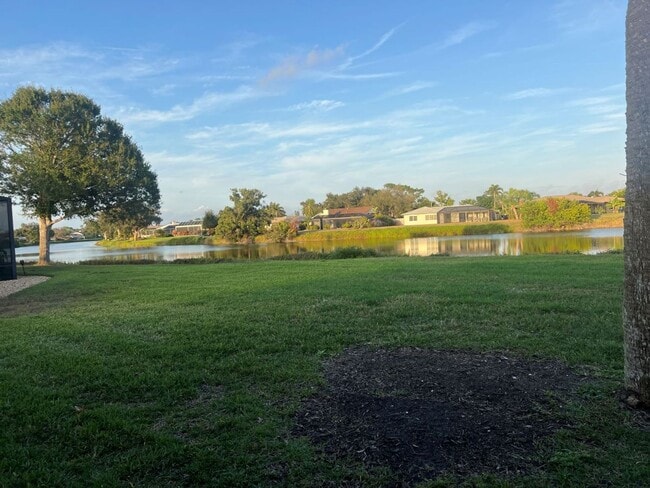 Building Photo - Lovely Lakefront Pinebrook South Home for Annual Rental