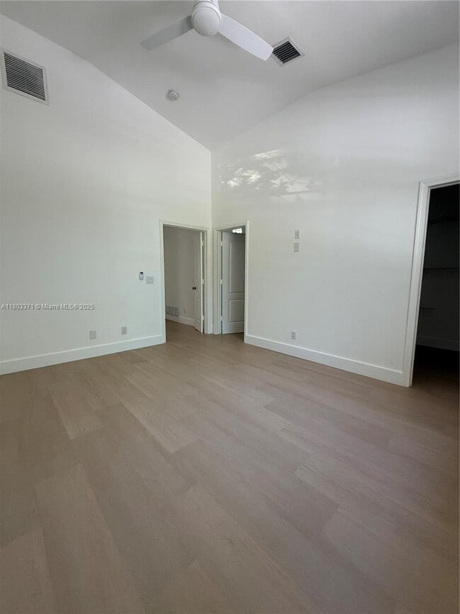 Building Photo - 1247 NE 23rd Ave
