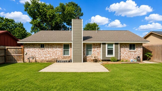 Building Photo - 13638 Greenridge Dr