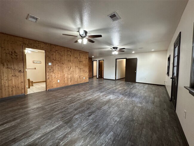 Building Photo - 22450 Oakley Rd