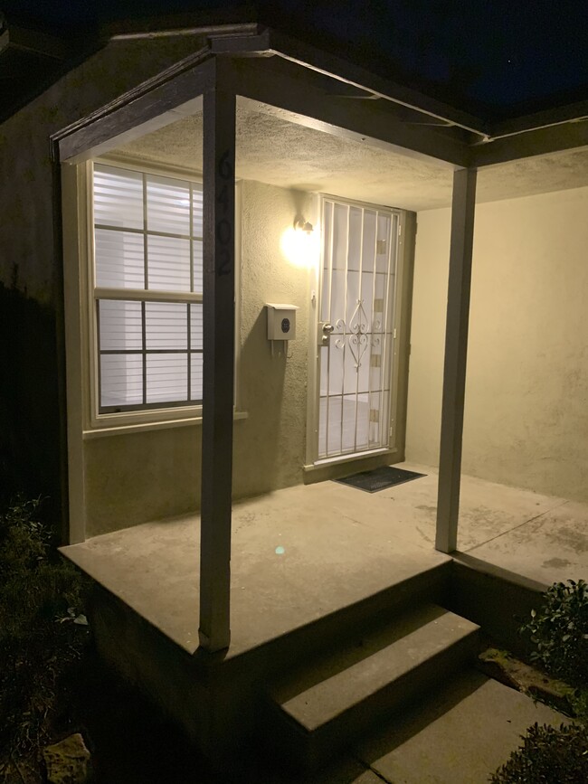 Primary Photo - 6402 W 86th Plz
