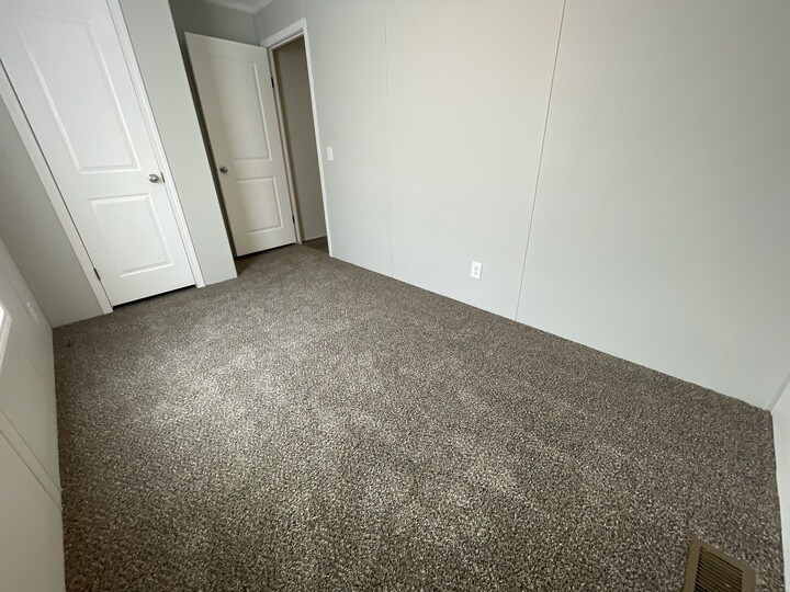 Building Photo - 38035 Leverette Ave