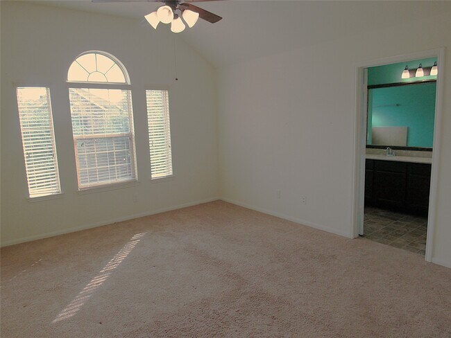 Building Photo - 17043 Amarose Dr
