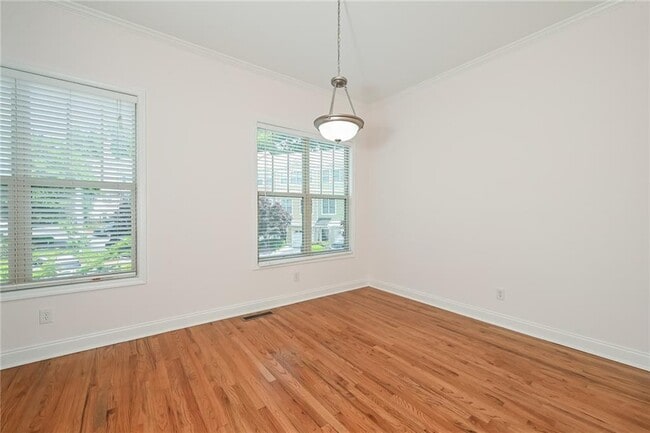 Building Photo - 1915 Sterling Oaks Cir NE