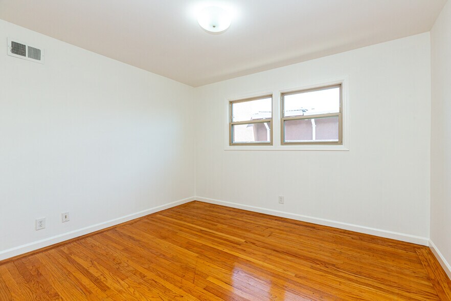 Building Photo - 720 Santa Paula Ave
