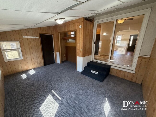 Building Photo - Updated 4+ Bedroom, 2 Bathroom House By Augustana University