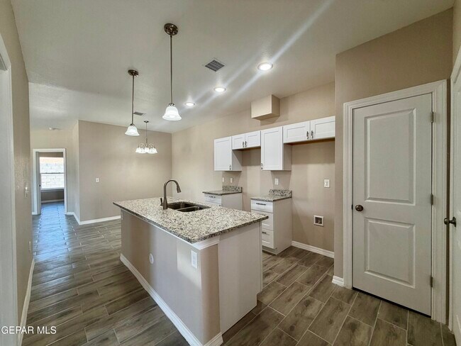 Building Photo - 125 Palma Dr