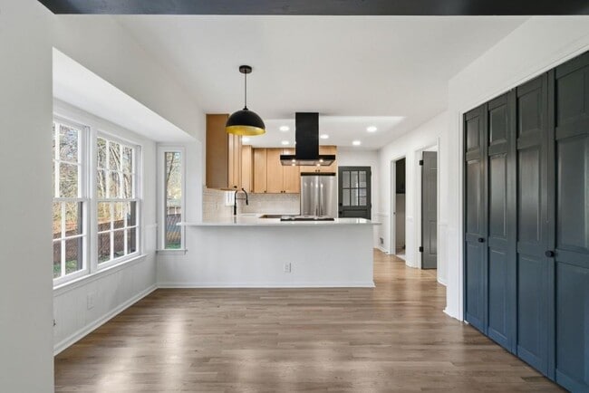 Building Photo - 2751 Cedarbrook Dr