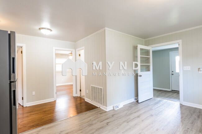 Building Photo - 601 Gann St