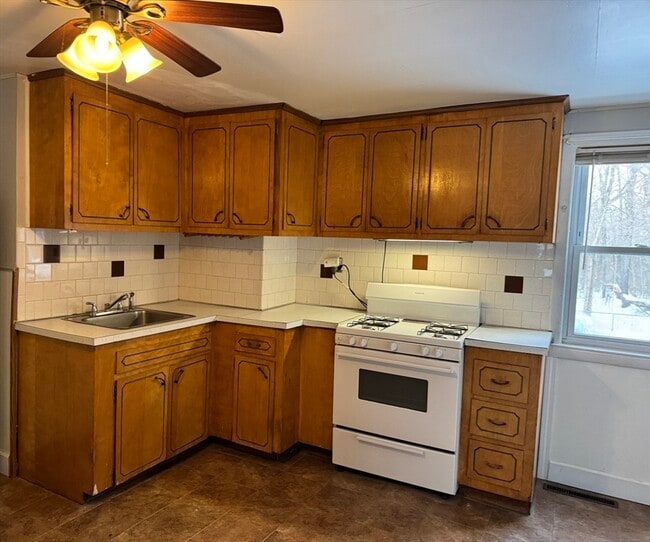 Building Photo - 75 Packard St