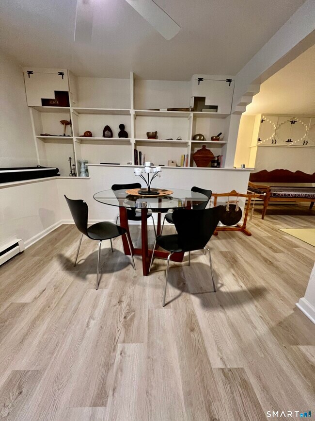 Building Photo - 290 Cliffside Dr