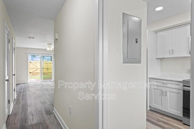 Building Photo - 11359 Bedford Oaks Dr