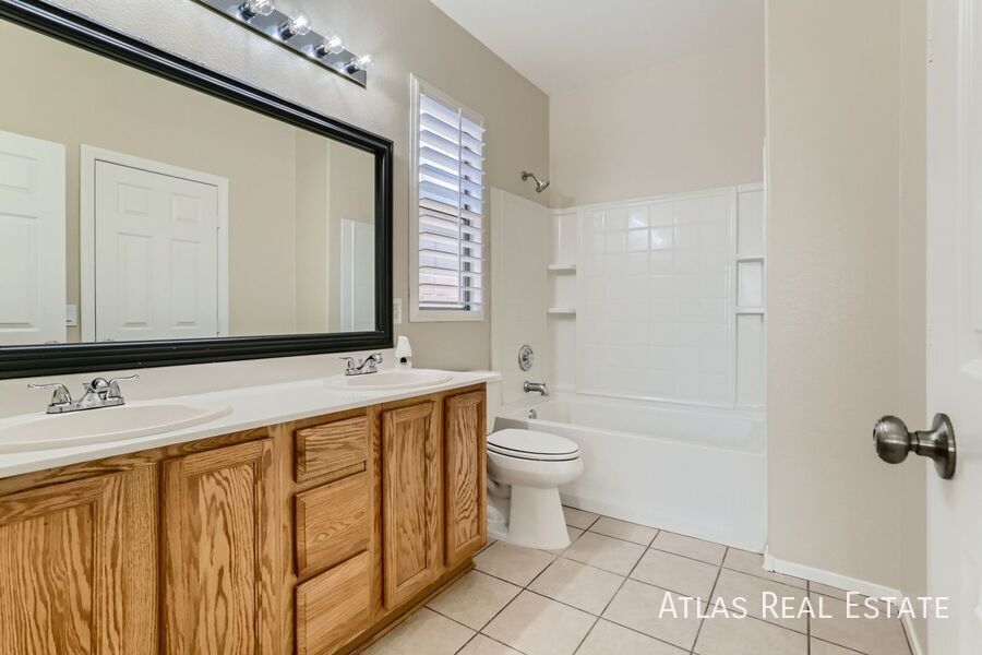 Building Photo - 8125 Chimney Bluff St