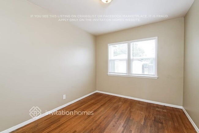 Building Photo - 127 E 79th St