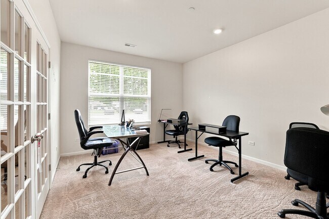 Building Photo - 3303 Trillium Cir