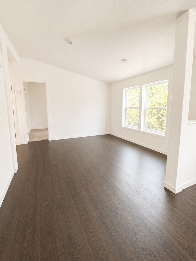 Building Photo - 6647 Alderson Ln