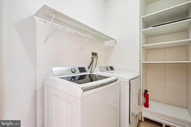 Building Photo - 502 Lawson Way