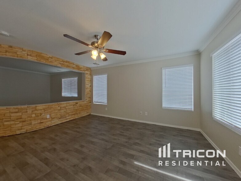 Building Photo - 35002 N Bandolier Dr