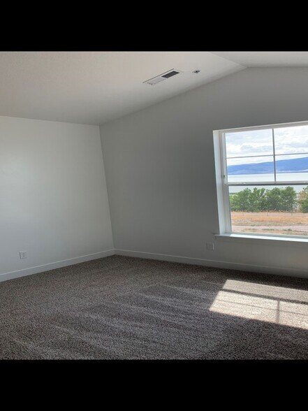 Building Photo - 505 N 360 W