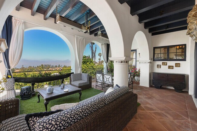 Building Photo - 6690 La Jolla Scenic S Dr