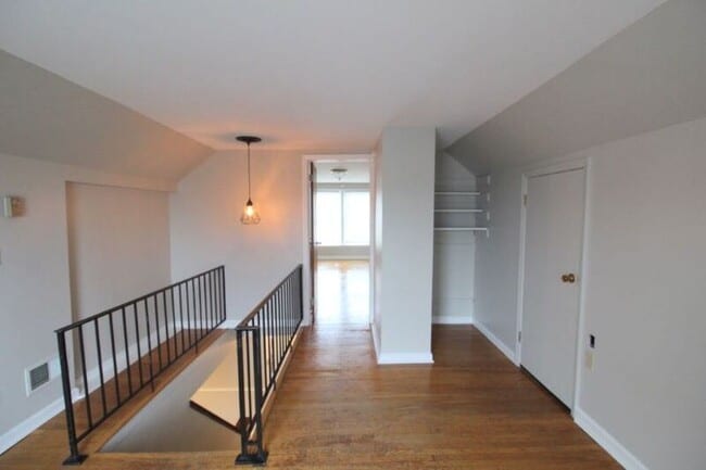 Building Photo - 3 Shenandoah Ave