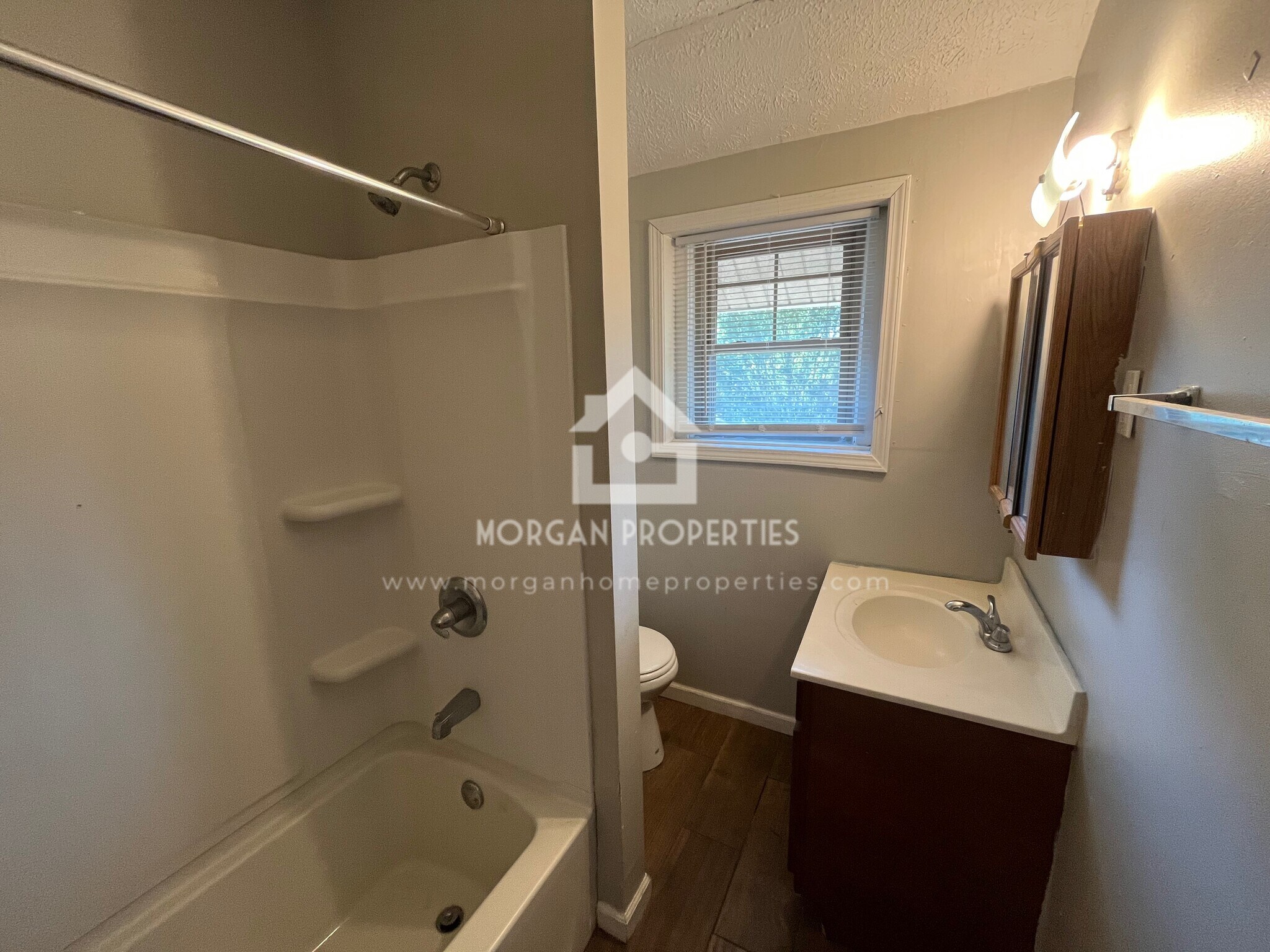 Building Photo - 302 S 12th St