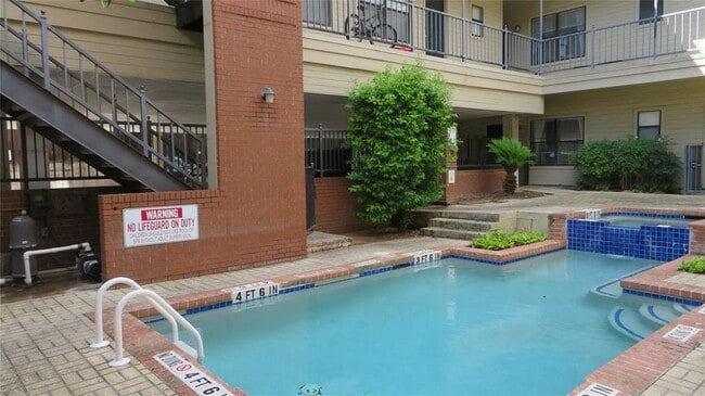 Building Photo - 106 E 30th St