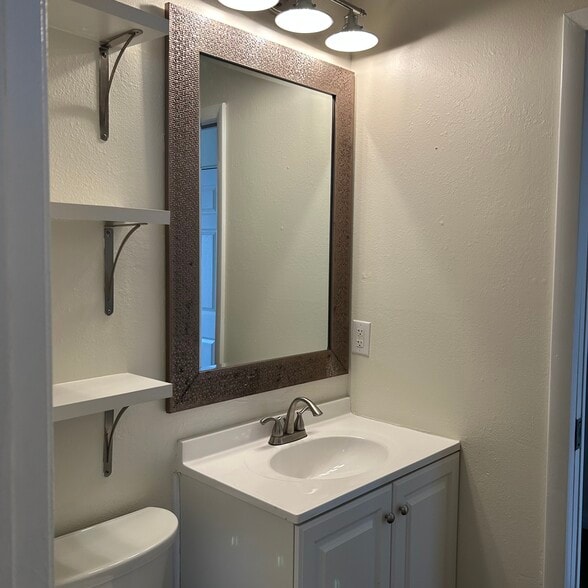 Building Photo - 12702 Raeburn Way