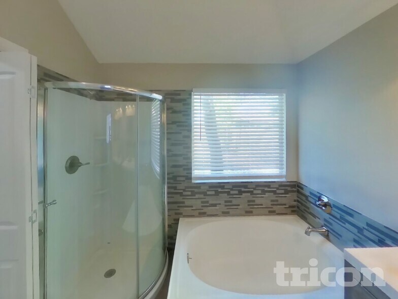 Building Photo - 2520 Clovermeadow Dr