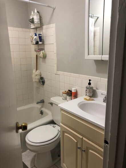 Building Photo - 38 Garden St