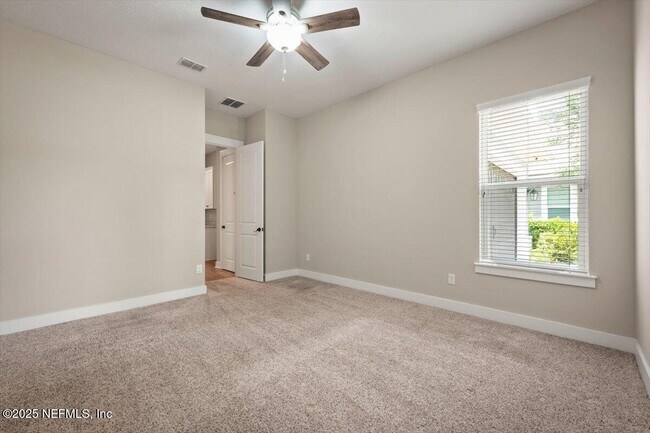 Building Photo - 305 Seahill Dr