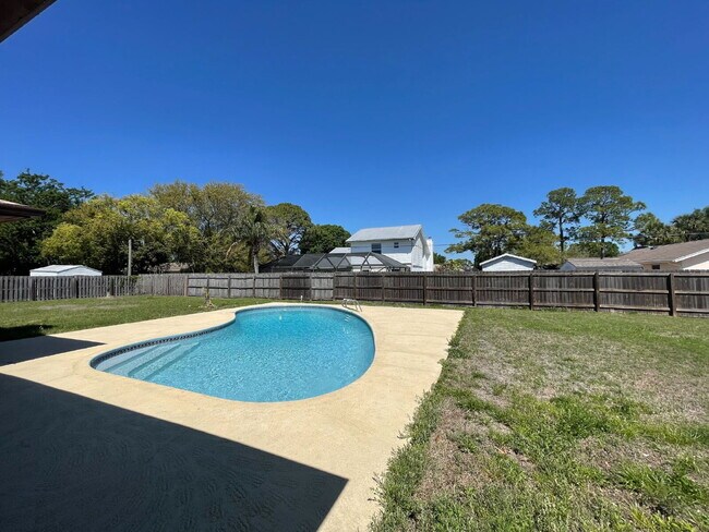 Building Photo - 3 Bedroom Pool Home Available in Palm Bay