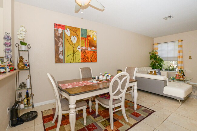 Building Photo - 9949 E Villa Cir