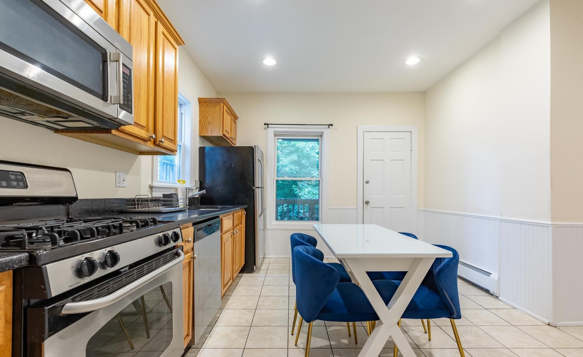 Building Photo - 61 Hillside St