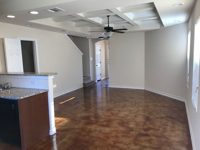 Building Photo - Town home for rent