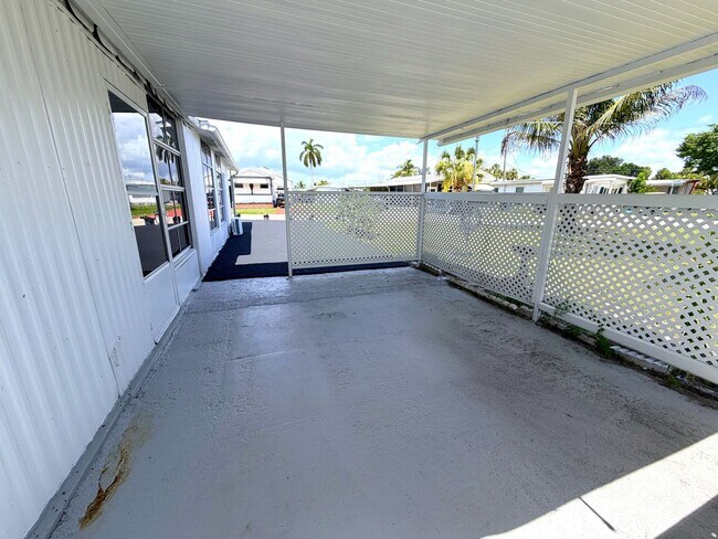 Building Photo - 102 Lantern Pl