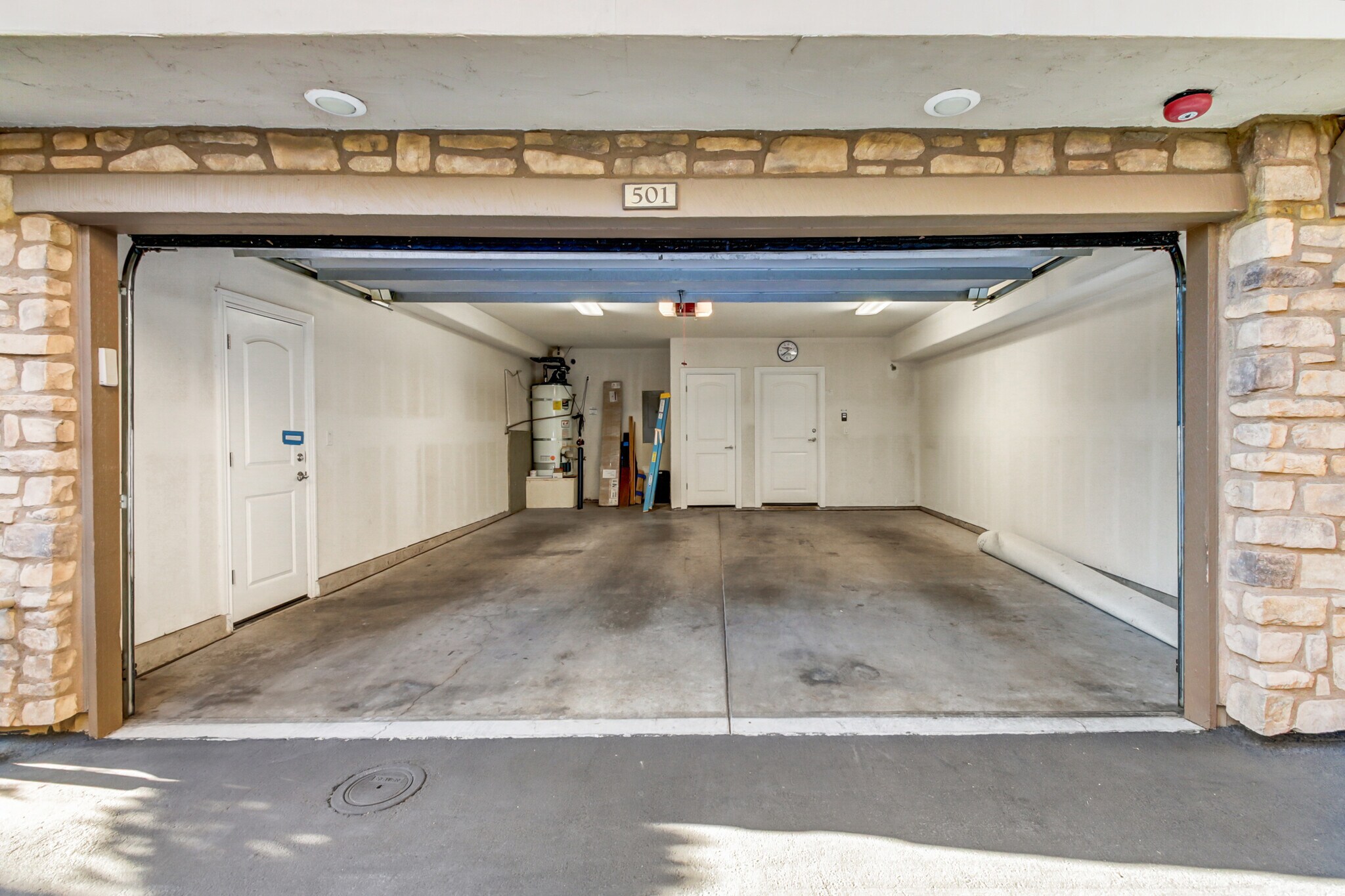 Building Photo - 2430 Pavilions Place Ln