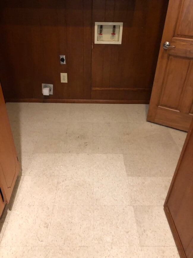 Building Photo - 241 N Murphy Rd