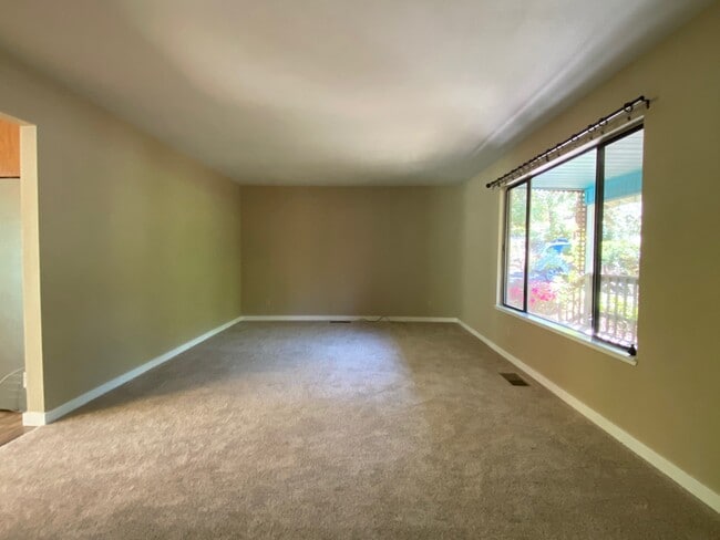 Building Photo - 10959 Alta Sierra Dr