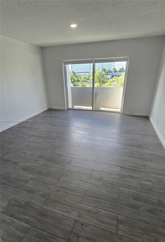 Primary Photo - 11110 SW 196th St