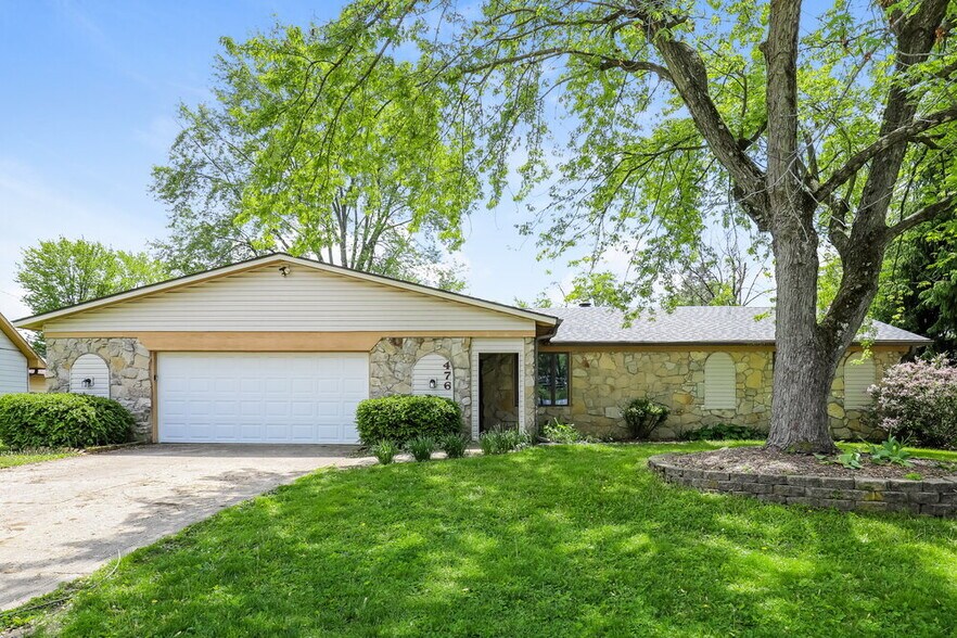 Primary Photo - 476 Spring Dr