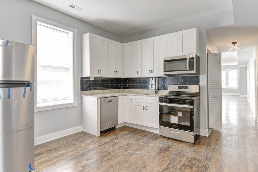 Building Photo - 2935 N Lawndale Ave