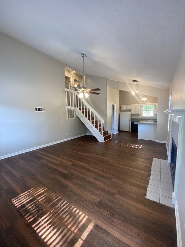 Building Photo - 145 Viking Dr
