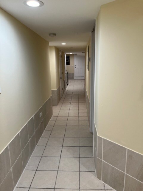 Building Photo - 2300 S Ridgeway Ave