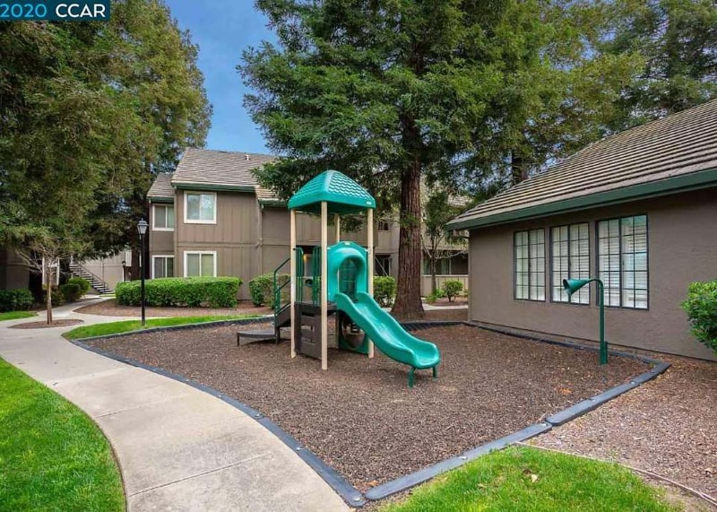 Building Photo - 1101 Lakeview Cir